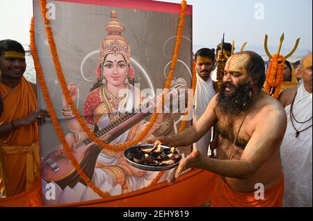 A sadhu offer prayer at Sangam on the occasion of Basant Panchami Festival during the ongoing Magh Mela Festival in Prayagraj. (Photo by Prabhat Kumar Verma/Pacific Press/Sipa USA) Stock Photo