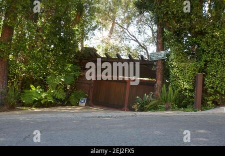 Los Angeles, California, USA 20th February 2021 A general view of atmosphere of former home/house of actor Brad Pitt and actress Jennifer Aniston and actress Elvira, aka Cassandra Peterson, at 5769 Briarcliff Road on February 20, 2021 in Los Angeles, California, USA. Photo by Barry King/Alamy Stock Photo Stock Photo