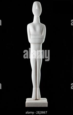 Cycladic figurine, sample of the Cycladic civilization that developed from about 3200 - 2000 BC , in the group of Cyclades islands , Aegean sea , Gree Stock Photo