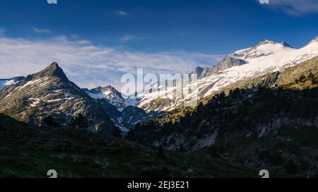 Plan d'Aigualluts under the Aneto summit in summer (Benasque, Pyrenees, Spain) ESP: Prado del Plan d'Aigualluts en verano, bajo el Aneto (Benasque) Stock Photo