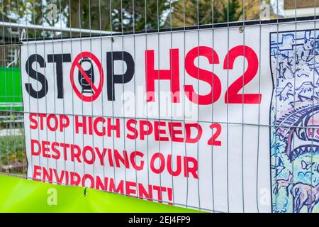 ISLINGTON, LONDON, ENGLAND- 18 November 2021: STOP HS2 sign at Dixon Clark Court, where people are protesting against the destruction of seven 50-year Stock Photo