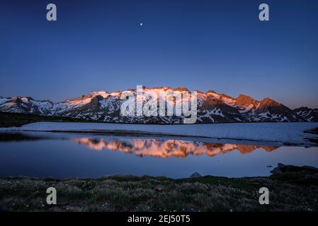 Maladeta Massif and the Aneto summit, the hightest peak in the Pyrenees, in a summer sunrise, seen from the path to the port of Benasque. (Spain) Stock Photo