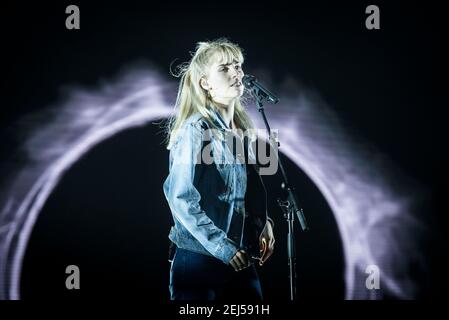 Hannah Reid from London Grammar performs live at Bestival 2018 Lulworth Castle - Wareham. Picture date: Saturday 4th August 2018. Photo credit should read: David Jensen Stock Photo