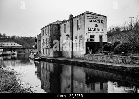 The Barge and Barrel, Elland,  Calderdale, in the county of West Yorkshire. Stock Photo