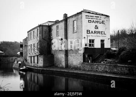 The Barge and Barrel, Elland,  Calderdale, in the county of West Yorkshire. Stock Photo