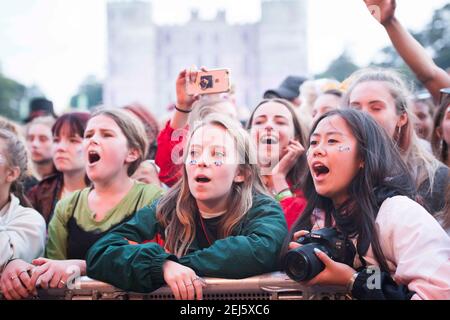 Festival goers in the castle stage crowd at Camp Bestival 2018, Lulworth Castle, Wareham. Picture date: Saturday 28h July 2018. Photo credit should read: David Jensen/EMPICS Entertainment Stock Photo