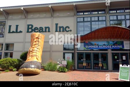 Iconic giant snow boot at the L.L.Bean 