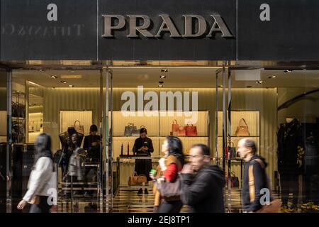 Prada stores discount in the us