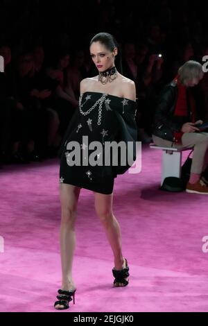 Coco Rocha and Her Daughter Walk Runway At Paris Couture Week - Coco Rocha Mommy  and Me Moment Jean Paul Gaultier Couture