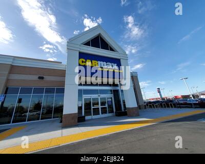 Facade of Carmax used car sales company store in Pleasanton