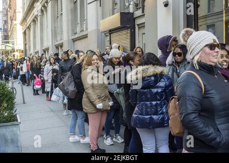 kleinfeld sample sale