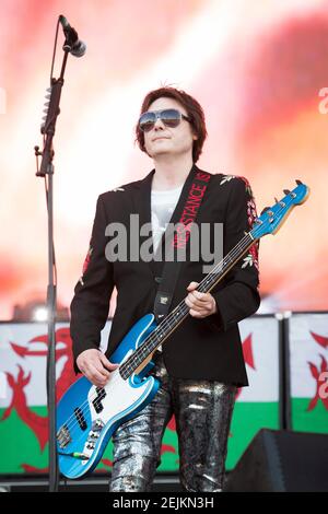 Nicky Wire from the Manic Street Preachers performs live at the Isle of Wight festival at Seaclose Park, Newport. Picture date: Sunday June 24, 2018. Photo credit should read: David Jensen/EMPICS Entertainment Stock Photo