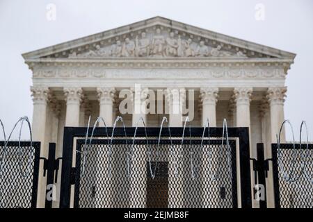 Washington, USA. 22nd Feb, 2021. Photo taken on Feb. 22, 2021 shows the U.S. Supreme Court Building in Washington, DC, the United States. The U.S. Supreme Court ruled against former President Donald Trump's effort to shield his financial records from prosecutors in New York, clearing the way for Manhattan District Attorney Cyrus Vance to get them. Credit: Ting Shen/Xinhua/Alamy Live News Stock Photo