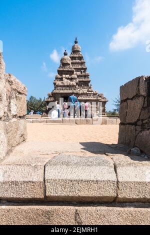 Visitors at SeaShore temple in Mahabalipuram, Tamil Nadu, India Stock Photo