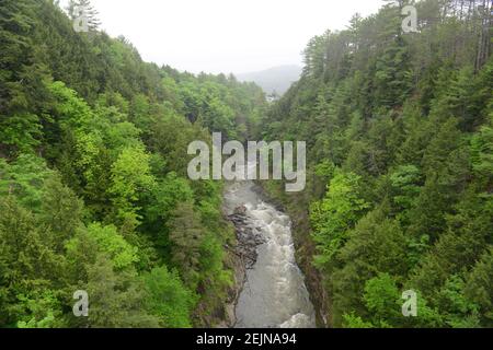 Quechee Gorge on Ottauquechee River in Quechee village, Vermont, USA. Quechee Gorge 165 feet deep and is the deepest gorge in Vermont. Stock Photo