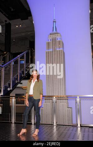 Iconic supermodel Cindy Crawford visits the Empire State Building to ...