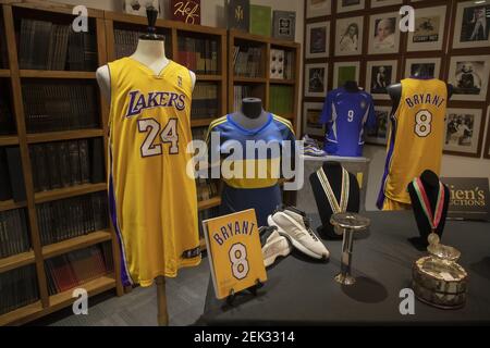 Sports Legends featuring Lakers basketball great Kobe Bryant at JulienÕs  Auctions. 1999-2000 NBA Finals game worn jersey by #8 L.A. Lakers Kobe  Bryant. 5/18/2020 Culver City, CA USA (Photo by Ted Soqui/SIPA USA Stock  Photo - Alamy