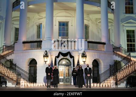 Washington, United States Of America. 22nd Feb, 2021. U.S President Joe Biden stands with First Lady Dr. Jill Biden as Vice President Kamala Harris stands with First Gentleman Doug Emhoff during a moment of silence to commemorate the 500,071 American dead from COVID-19 on the South Lawn the White House February 22, 2021 in Washington, DC Credit: Planetpix/Alamy Live News Stock Photo