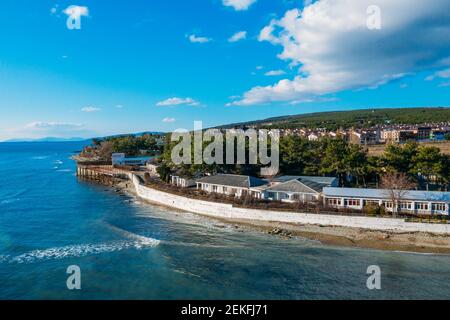 Aerial view of Divnomorskoe small sea resort town on Black Sea coast, beautiful seascape in sunny day. Stock Photo