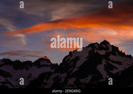 Sunset at Besiberris range, Punta Harlé, Pa de Sucre and Tumeneia peaks (Boí Valley, Catalonia, Spain, Pyrenees) Stock Photo