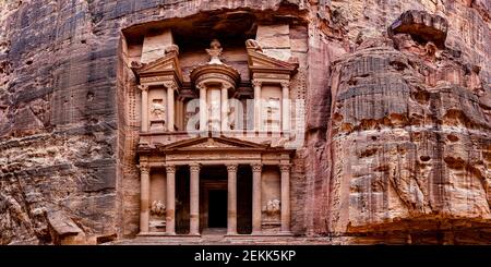 Rock formations with Treasury, Petra, Jordan Stock Photo