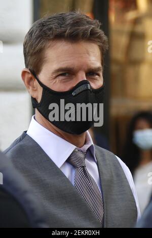 Actor Tom Cruise wearing a face mask on the set of the film Mission ...