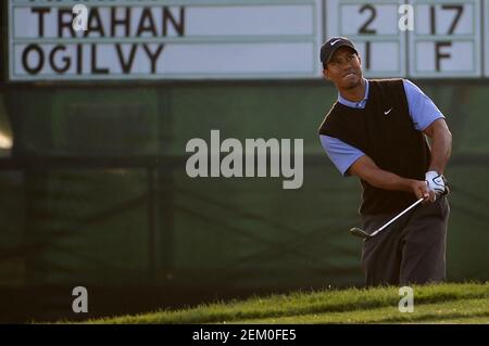 San Diego, CA. 14th June, 2008. Tiger Woods (USA) chips in for a birdie on the 17th hole during the third round of the US Open at Torrey Pines Golf Course.Louis Lopez/Cal Sport Media. Credit: csm/Alamy Live News Stock Photo