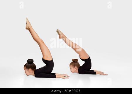 Cool Two Person Stunt Ideas | Gymnastics poses, Yoga challenge poses,  Partner yoga poses