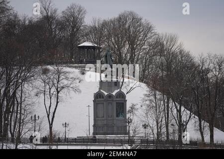 Monument to St. Vladimir in Kiev, Winter brunches Stock Photo