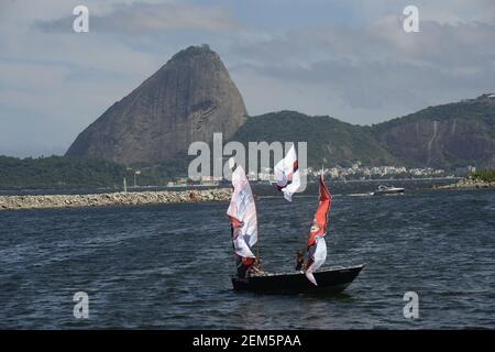 io de Janeiro-Brazil February 24, 2021, supporters of the Flamengo football club, celebrate the departure of the players to compete in the final of th Stock Photo