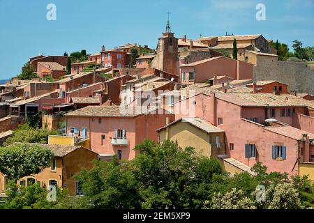 Village of Roussillon, a commune in the Vaucluse department in the Provence-Alpes-Côte d'Azur region in Southeastern France Stock Photo