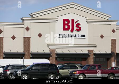 A Logo Sign Outside Of A Bj S Wholesale Club Location In Chambersburg Pennsylvania On January 25 19 Stock Photo Alamy