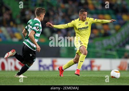 Pablo Fornals Of Villarreal Fc In Action During The Europa League 18 19 Footballl Match Between Sporting Cp Vs Villarreal Fc Final Score Sporting Cp 0 1 Villarreal Fc Stock Photo Alamy