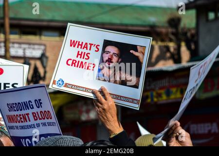  A member of the Kashmir Chamber of Commerce & Industries (KCCI) seen holding a placard during the protest in Srinagar. Protests broke out in Srinagar against the many attacks on Kashmiri's in Jammu and other parts of the country following the militant attack on a paramilitary Central Reserve Police Force (CRPF) convoy in south Kashmir killing 40 troopers on Feb 14. (Photo by Saqib Majeed / SOPA Images/Sipa USA) 
