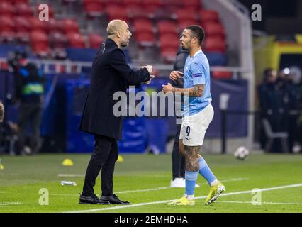 Trainer Pep Guardiola (City), Gabriel Jesus (City) Borussia Mönchengladbach - Manchester City Budapest, 24.02.2021, Fussball; Champions League, Saison Stock Photo