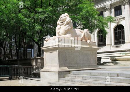 Lion Statue, New York Public Library, Stephen A. Schwarzman building, 5th Avenue, Midtown Manhattan, New York City, New York USA Stock Photo