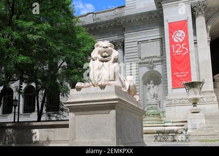 Lion Statue, New York Public Library, Stephen A. Schwarzman building, 5th Avenue, Midtown Manhattan, New York City, New York USA Stock Photo