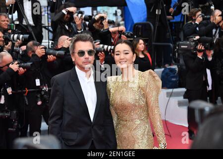 Yves Carcelle, Chairman and CEO of Louis Vuitton, and Chinese actress Gong  Li pose at the newly-opened Louis Vuitton flagship store in Shanghai, China  Stock Photo - Alamy