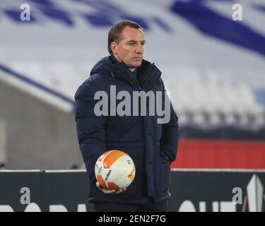 Leicester, UK. 25th Feb, 2021:  Brendan Rogers manager of Leicester City catches the ball in Leicester, UK on 2/25/2021. (Photo by Mark Cosgrove/News Images/Sipa USA) Credit: Sipa USA/Alamy Live News Stock Photo