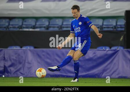 Leicester, UK. 25th Feb, 2021:  Jonny Evans #6 of Leicester City passes the ball in Leicester, UK on 2/25/2021. (Photo by Mark Cosgrove/News Images/Sipa USA) Credit: Sipa USA/Alamy Live News Stock Photo