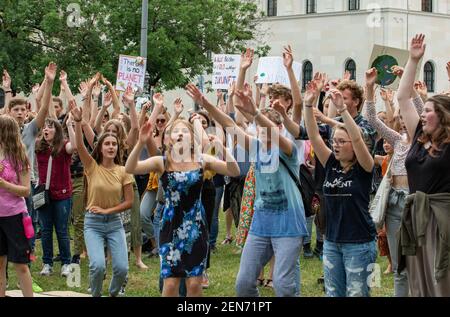 On 21.06.2019 hundreds of activists of Fridays for Future and Extinction Rebellion participated in a dance demonstration for the Climate in Munich. (Photo by Alexander Pohl/Sipa USA)