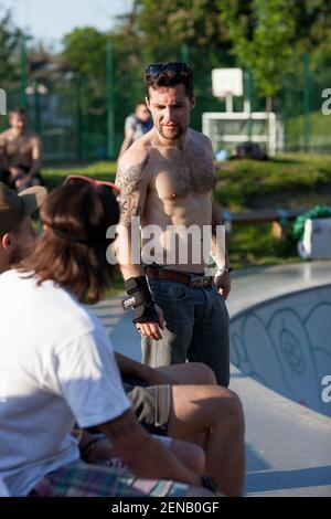 Middle aged skate boarders in Clissold Park Hackney skate park Stock Photo