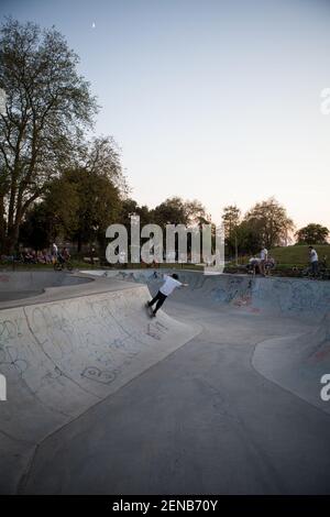 Middle aged skate boarders in Clissold Park Hackney skate park Stock Photo