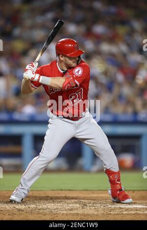 Archivo:Los Angeles Angels center fielder Mike Trout (27