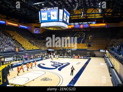 Hass Pavilion Berkeley Calif, USA. 25th Feb, 2021. CA U.S.A. California and Oregon State returning from half-time during the NCAA Men's Basketball game between Oregon State Beavers and the California Golden Bears at Hass Pavilion Berkeley Calif. Thurman James/CSM/Alamy Live News Stock Photo