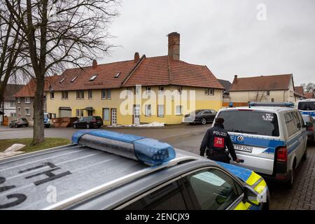 Thuringia, Ballstädt, 26 February 2021: Police cars are parked in front of a house (M), which can be assigned to the right-wing scene. With a large-scale raid, police in several federal states have taken action against a neo-Nazi network. The searches in Thuringia, Saxony-Anhalt, and Hesse involved suspected large-scale drug trafficking and money laundering, according to the Thuringia State Criminal Police Office (TLKA) on Friday morning. Photo: Michael Reichel/dpa-Zentralbild/dpa Credit: dpa picture alliance/Alamy Live News Stock Photo