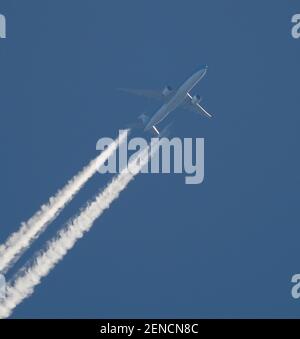 Wimbledon, London, UK. 26 February 2021. KLM Boeing 777 flies over London at 32,000ft from Amsterdam en route to Quito. Credit: Malcolm Park/Alamy Live News. Stock Photo