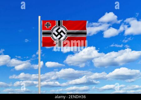 Die heute verbotene historische Flagge vom Deutschen Reich, Kriegsflagge von 1938 - 1945. Stock Photo