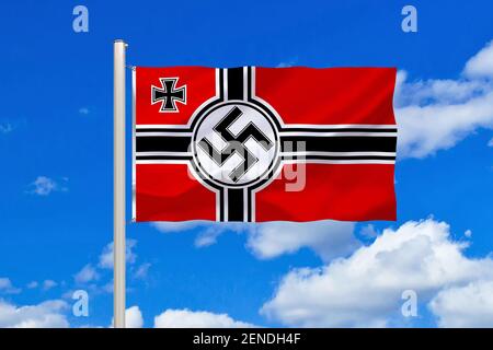 Die heute verbotene historische Flagge vom Deutschen Reich, Kriegsflagge von 1938 - 1945. Hakenkreuz, Nazis, Stock Photo