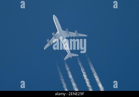 Wimbledon, London, UK. 26 February 2021. Lufthansa Airbus A340 flies over London at 39,000ft from Punta Cana en route to Frankfurt. Credit: Malcolm Park/Alamy Live News. Stock Photo